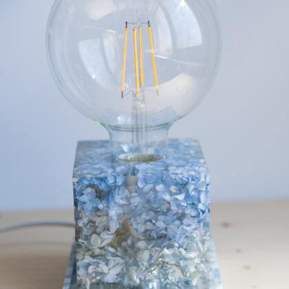 Hydrangea table lamp